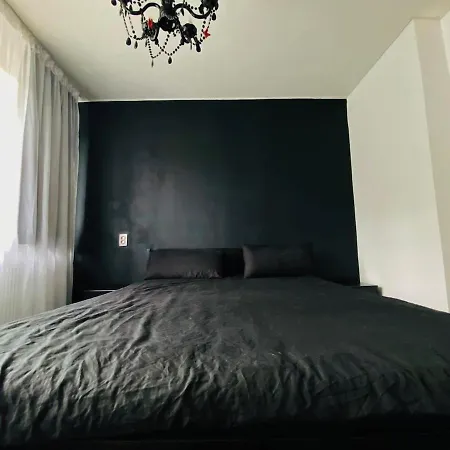 Black At Blossom Hill Apartament Tallin