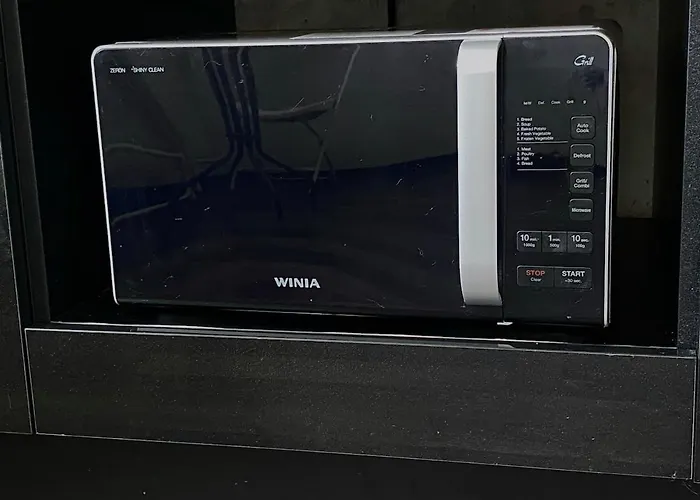 Black At Blossom Hill * Tallin